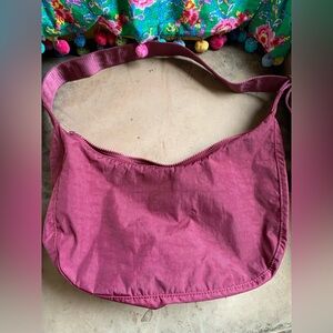 VGUC Baggu Urban Outfitters executive Oxblood Medium Crescent.